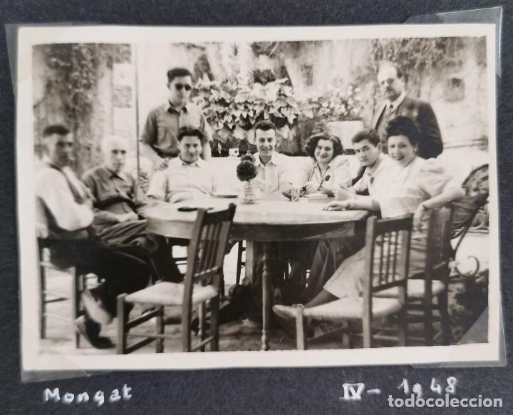 Fotografia antica: ANTIGUA FOTOGRAFIA MONTGAT - ABRIL 1948 - GRUPO EN UNA MESA EXTERIOR CASA - 8,5 X 6 CM APROX - TC-16