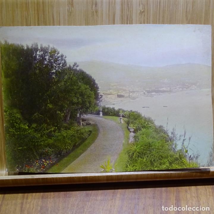 Fotograf&iacute;a antigua: Fotograf&iacute;a antigua en color de ciudad desconocida.