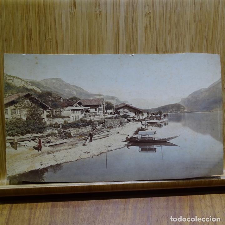 Fotograf&iacute;a antigua: Fotograf&iacute;a antigua en color de brienz(Suiza) y el lago.principio siglo xx.