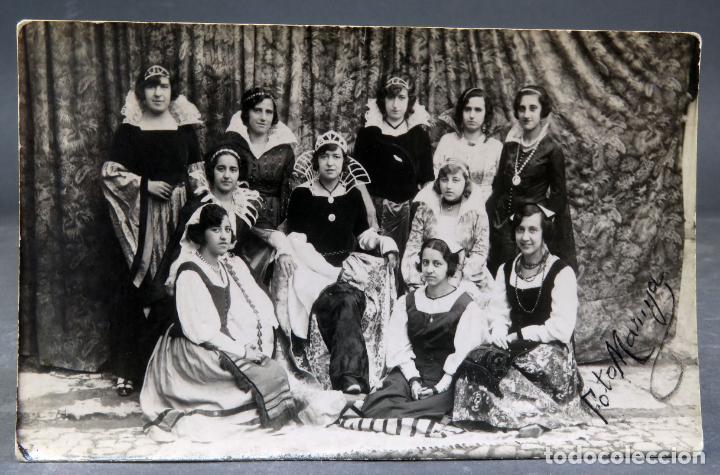 Alte Fotografie: Foto postal grupo chicas disfraz traje t&iacute;pico Foto Maruja a&ntilde;os 40