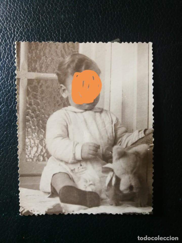Alte Fotografie: Fotograf&iacute;a antigua. Ni&ntilde;os con el peluche. juguete. foto a&ntilde;os 50.
