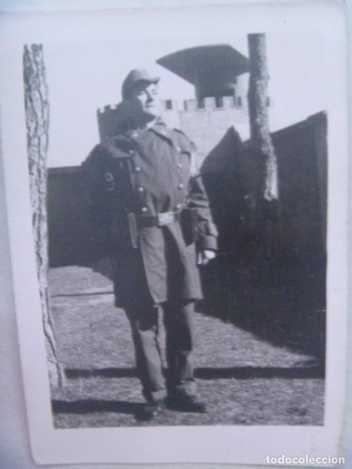 Fotograf&iacute;a antigua: EJERCITO DEL AIRE : FOTO DE MILITAR DE AVIACION CON TABARDO Y CARTUCHERAS