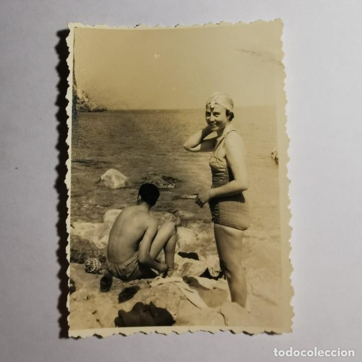 Antique Photography: ANTIGUA FOTOGRAFIA - PAREJA EN LA PLAYA - A&Ntilde;OS 40 - 10 X 7 CM