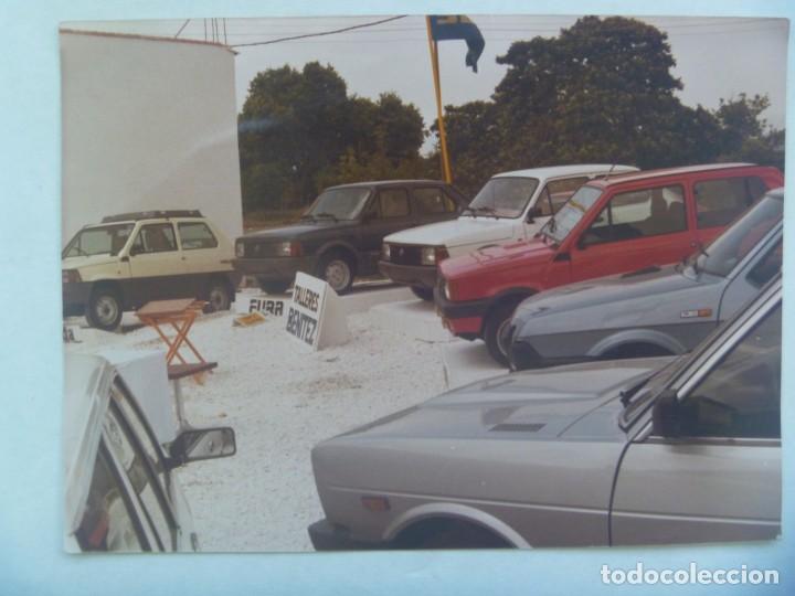 Fotograf&iacute;a antigua: FOTO DEL PATIO DE TALLERES BENITEZ CON VARIOS SEAT PANDA APARCADOS... 12,5 X 17,5 CM