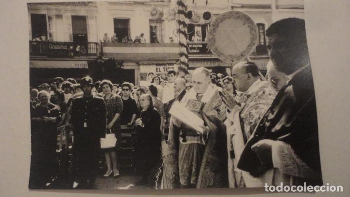 Alte Fotografie: ANTIGUA FOTOGRAFIA.CORPUS CRISTI SEVILLA 1965 CARDENAL BUENO MONREAL.