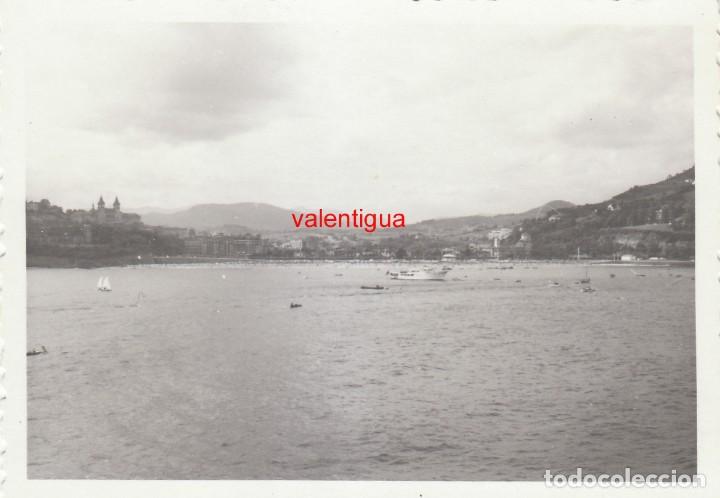 Fotografia antiga: Curiosa e hist&oacute;rica fotograf&iacute;a Yate Azor de Franco en su veraneo en San Sebastian Pais Vasco 1960 sb