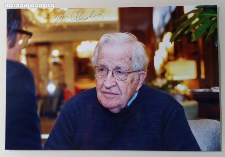 Fotograf&iacute;a antigua: NOAM CHOMSKY, fotograf&iacute;a firmada por el fil&oacute;sofo