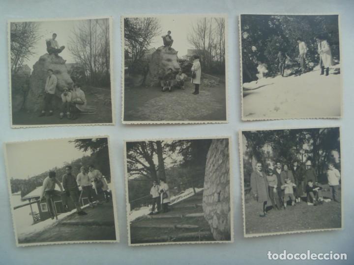 Fotograf&iacute;a antigua: LOTE DE 6 FOTOS DE FAMILIA EN UNA ESTACION DE ESQUI, 1964. SE VE UNA ENORME CABEZA DE LEON