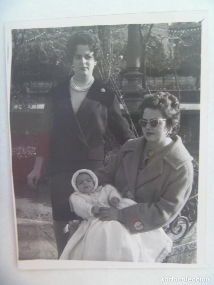Antique Photography: MINUTERO DEL FOTOGRAFO DEL PARQUE DE MARIA LUISA DE SEVILLA : SE&Ntilde;ORAS CON BEBE