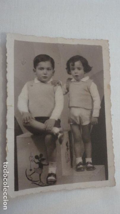 Fotograf&iacute;a antigua: ANTIGUA FOTOGRAFIA DE ESTUDIO CON NI&Ntilde;OS.MICKEY MOUSE.A&Ntilde;OS 40??