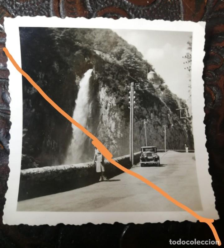 Alte Fotografie: antigua fotograf&iacute;a. Entre la aduana de Francia y Espa&ntilde;a. Foto A&ntilde;o 1951.