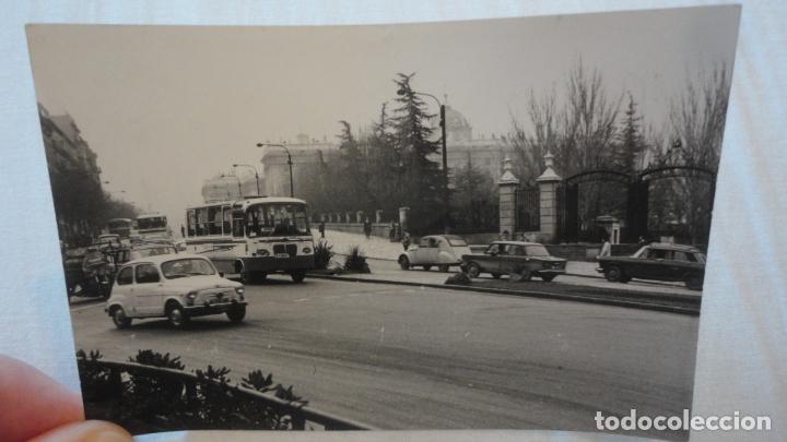 Fotograf&iacute;a antigua: ANTIGUA FOTOGRAFIA.AUTOBUS.SEAT 600.TAXI.MADRID A&Ntilde;OS 60