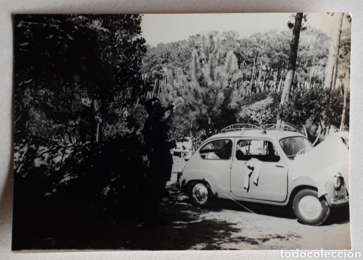 Fotograf&iacute;a antigua: Foto de SEAT 600 con baca. A&ntilde;os 60s.