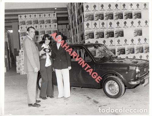 Fotograf&iacute;a antigua: ANTIGUA FOTOGRAFIA, SORTEO DE UN COCHE, BRANDY FUNDADOR, RARA,240X180MM