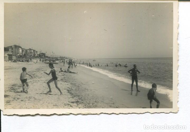 Fotografia antiga: (2FOTOS)MASNOU-BARCELONA-PLAYA Y BA&Ntilde;ISTA-- A&Ntilde;O 1940-FOTOGR&Aacute;FICA-RARA