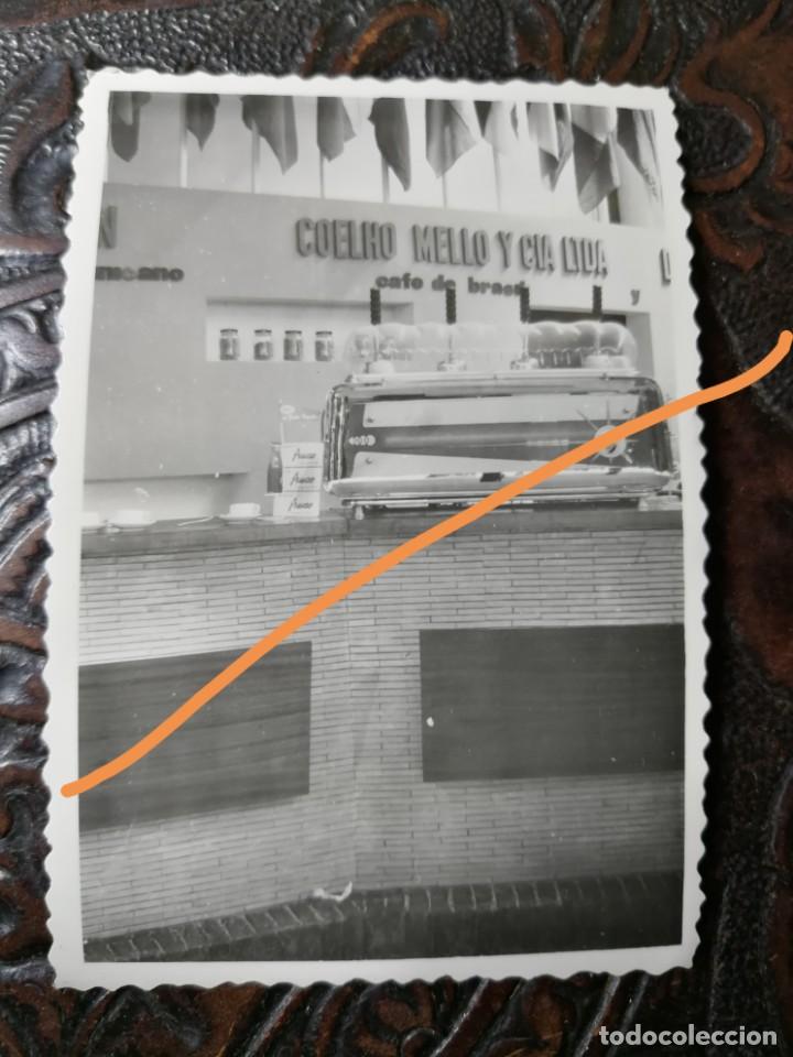Fotografia antica: Fotograf&iacute;a antigua. maquinaria industrial. Stand feria de muestras. foto a&ntilde;os 60