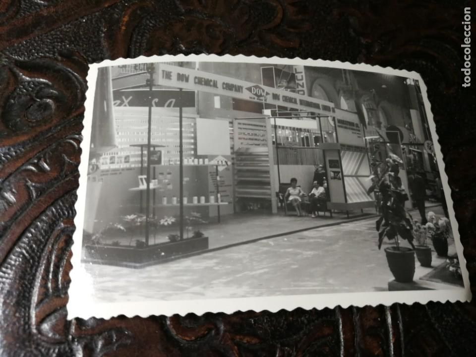 Fotografia antica: Fotograf&iacute;a antigua. Stand feria de muestras. foto a&ntilde;os 60