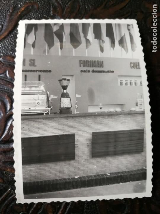 Alte Fotografie: Fotograf&iacute;a antigua. Stand feria de muestras. foto a&ntilde;os 60