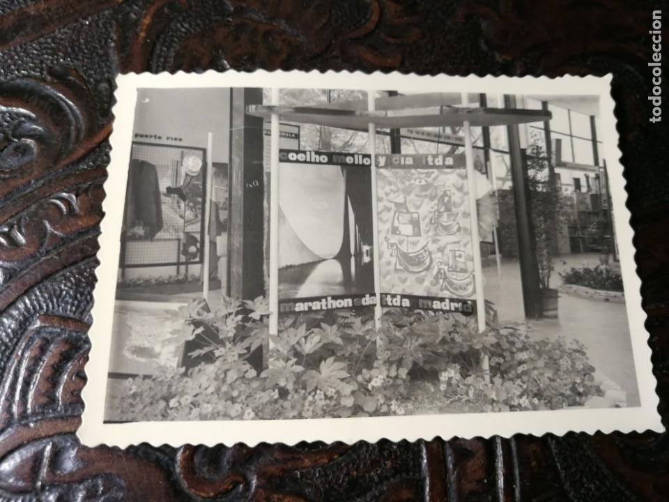 Fotograf&iacute;a antigua: Fotograf&iacute;a antigua. Stand feria de muestras. foto a&ntilde;os 60