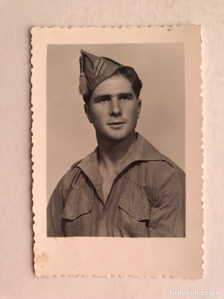 Fotograf&iacute;a antigua: FOTO JAVIER C&aacute;ceres. MILITAR. Joven Cabo de la legion con Chapiri.., de Extremadura...(h.1960?)