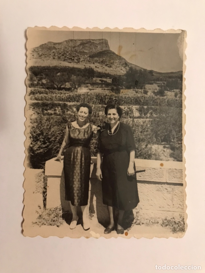 Fotografia antiga: CHELVA, Valencia. Fotograf&iacute;a amigas, para el recuerdo. (8 de Septiembre de 1956)