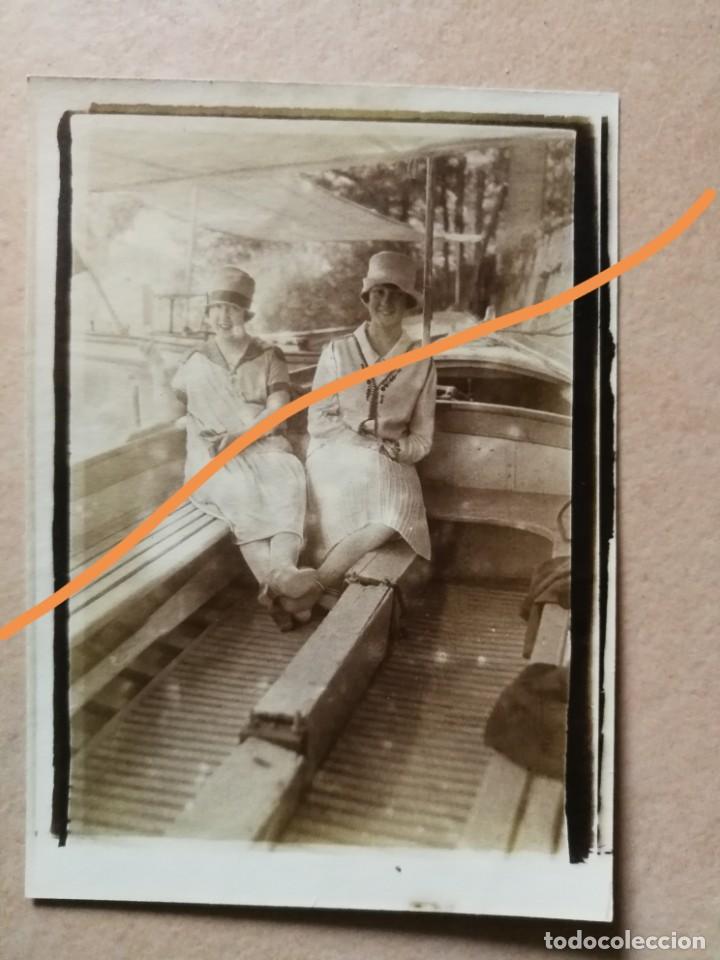 Alte Fotografie: Fotograf&iacute;a antigua. Se&ntilde;oritas en la barca. Burgues&iacute;a espa&ntilde;ola. foto a&ntilde;os 20.
