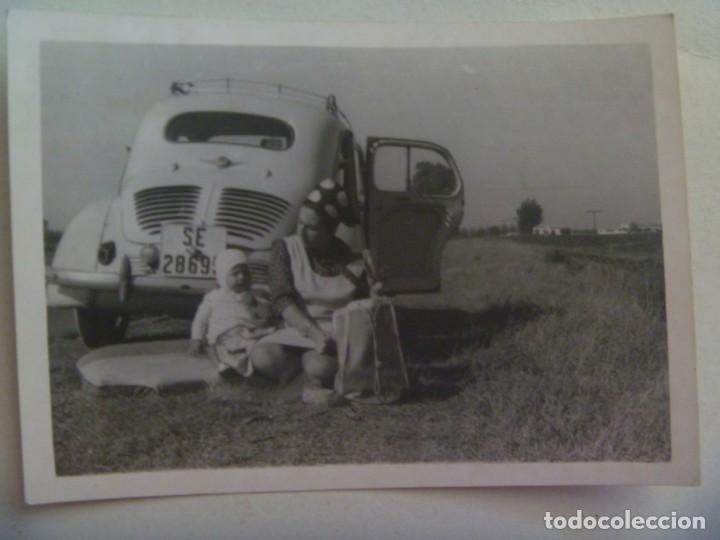 Antique Photography: FOTO DE MUJER Y NI&Ntilde;O PEQUE&Ntilde;O JUNTO A COCHE DE EPOCA MATRICULA DE SEVILLA