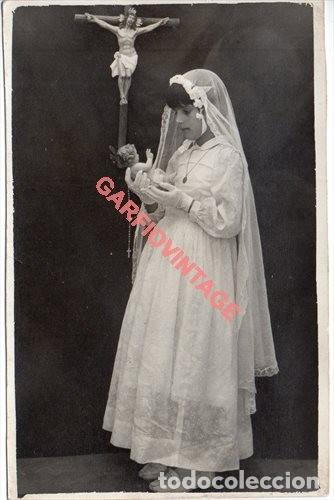 Fotografia antiga: PUEBLA DE LA CALZADA, BADAJOZ, 1967, NI&Ntilde;A DE PRIMERA COMUNION, FOTO MATAS, 9X14 CMS