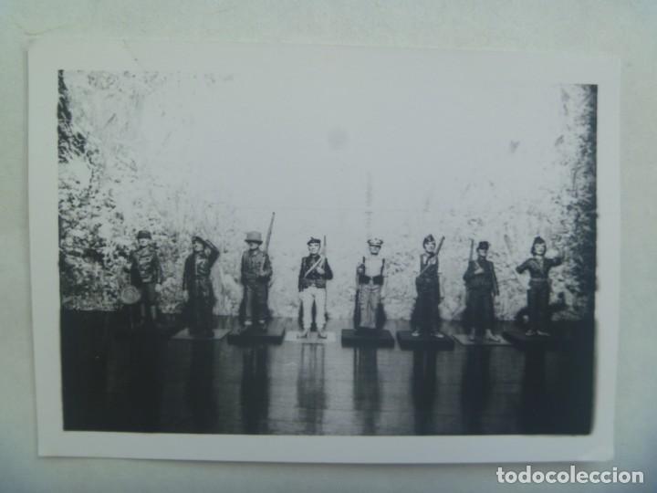 Fotograf&iacute;a antigua: FOTO DE ANTIGUAS FIGURAS DE PLOMO DE LA MARCA EKO, MILITARES DE LA GUERRA CIVIL, BANDO ROJO