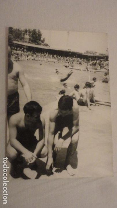 Fotografia antiga: ANTIGUA FOTOGRAFIA.CHICOS EN BA&Ntilde;ADOR.PISCINAS SEVILLA 1964
