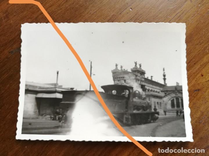 Alte Fotografie: Antigua fotograf&iacute;a. Puerto de Barcelona. Tren. foto a&ntilde;o 1948.