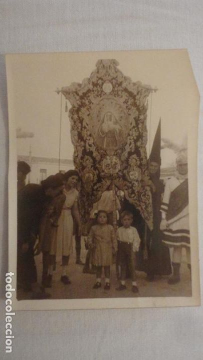Fotograf&iacute;a antigua: ANTIGUA FOTOGRAFIA.PROCESION VIRGEN ESTANDARTE.NAZARENOS.CASTILLEJA DE CUESTA.SEVILLA.FOTO CHAVES.