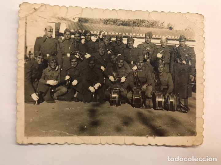 Fotografia antica: CASTELL&Oacute;N MILITAR. CUARTEL DE SAN FRANCISCO. Banda de Cornetas y Tambores (a.1944)