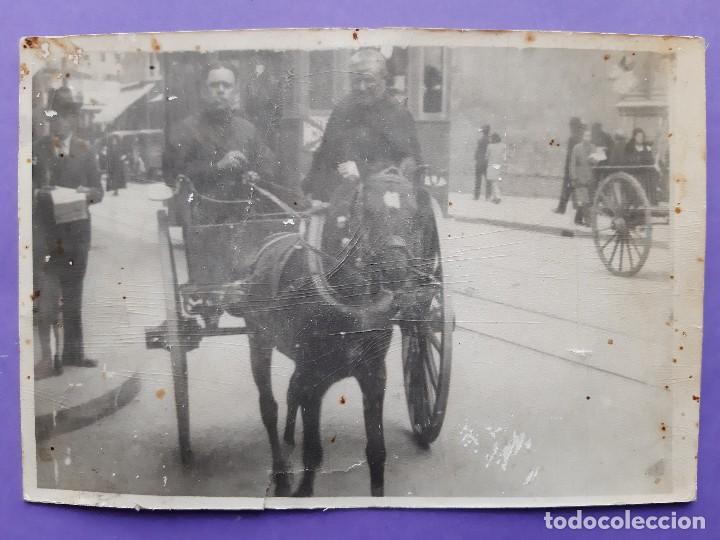 Fotografia antica: ANTIGUA FOTOGRAFIA HOMBRES EN CARRO TIRADO POR CABALLOS