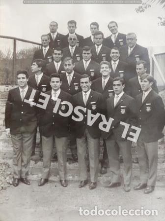 Fotografia antica: ANTIGUA FOTOGRAFIA - ENRIQUE BESCOS MANBRONA - ENTRENADOR DE FUTBOL - CON SU EQUIPO -