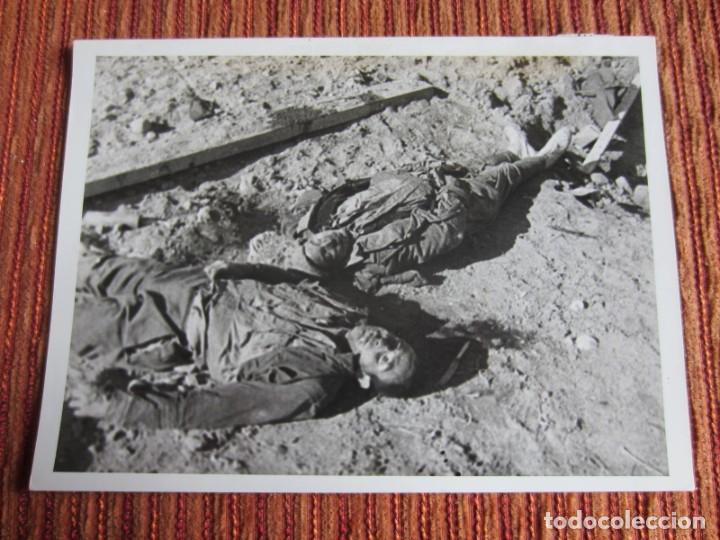 Fotograf&iacute;a antigua: 1936-MUERTOS ATAQUE MADRID.GUERRA CIVIL ESPA&Ntilde;A.FRANCO.TREMENDA FOTOGRAF&Iacute;A ORIGINAL GRANDE