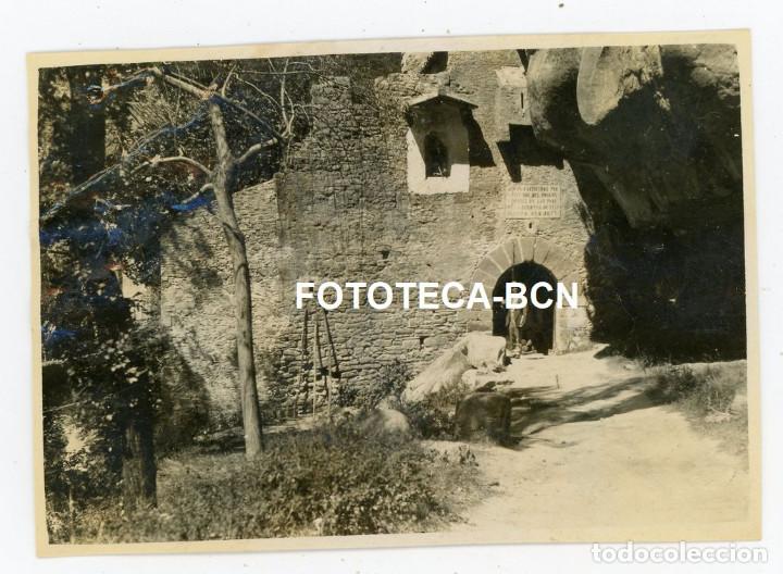 Fotograf&iacute;a antigua: FOTO ORIGINAL ERMITA IGLESIA CON CON INSCRIPCION DE 1873 CATALUNYA A&Ntilde;OS 30