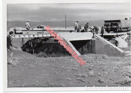 Fotograf&iacute;a antigua: ANTIGUA FOTOGRAFIA CONSTRUCCION PUENTE LINEA FERROVIARIA, FERROCARRIL, 90X128MM