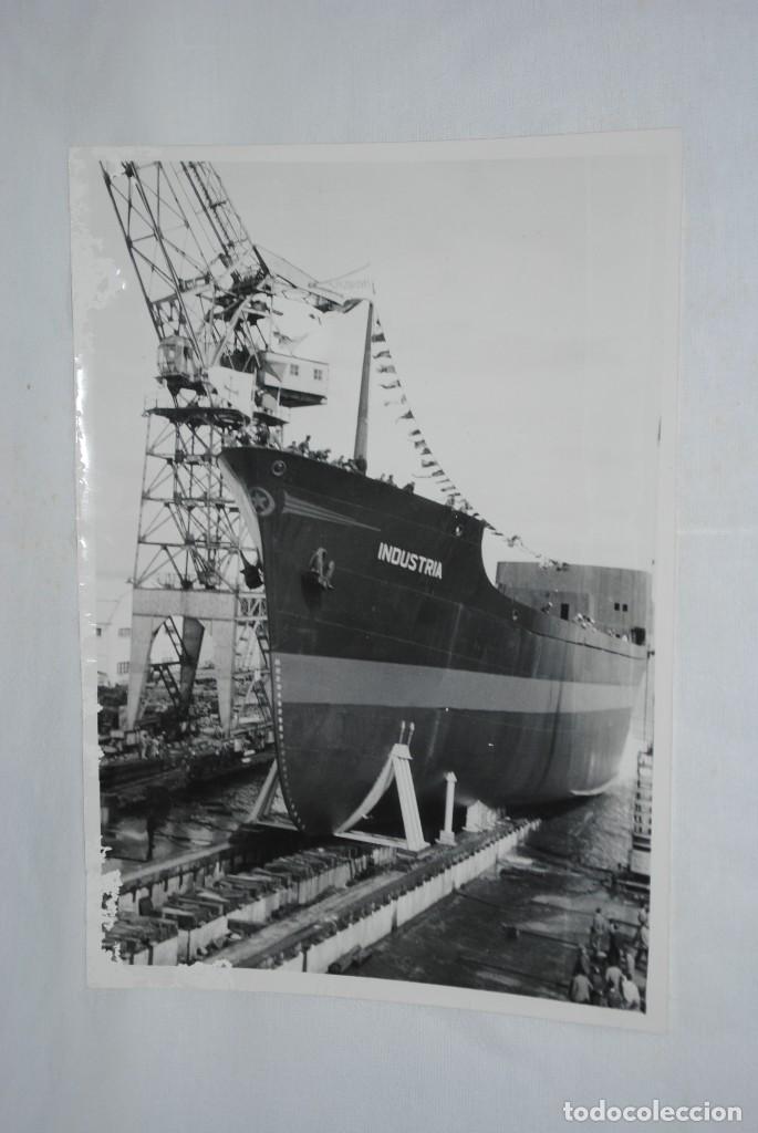 Fotograf&iacute;a antigua: BOTADURA DEL BUQUE INDUSTRIA