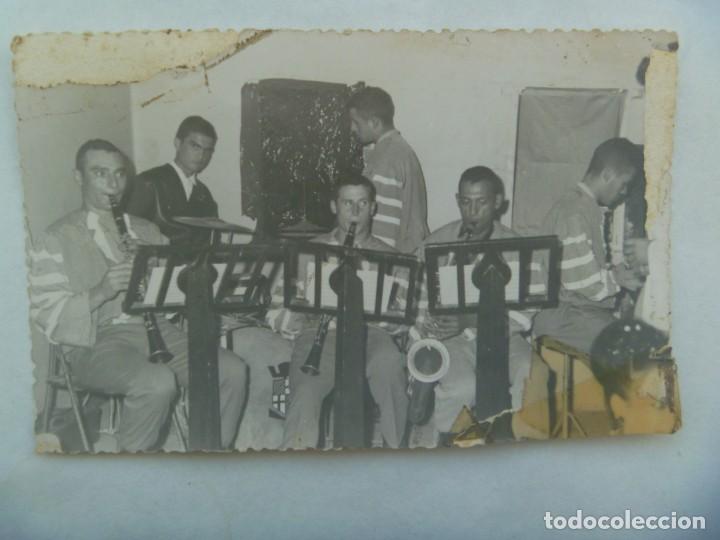Fotograf&iacute;a antigua: FOTO DE LA ORQUESTA DE LA LEGION TOCANDO EN EL CLUB DE SUBOFICIALES . NOCHEVIEJA 1964