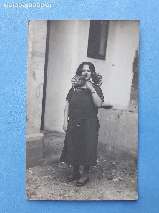 Antique Photography: Fotograf&iacute;a Antigua. Retrato Se&ntilde;orita con gallinas. Escrita