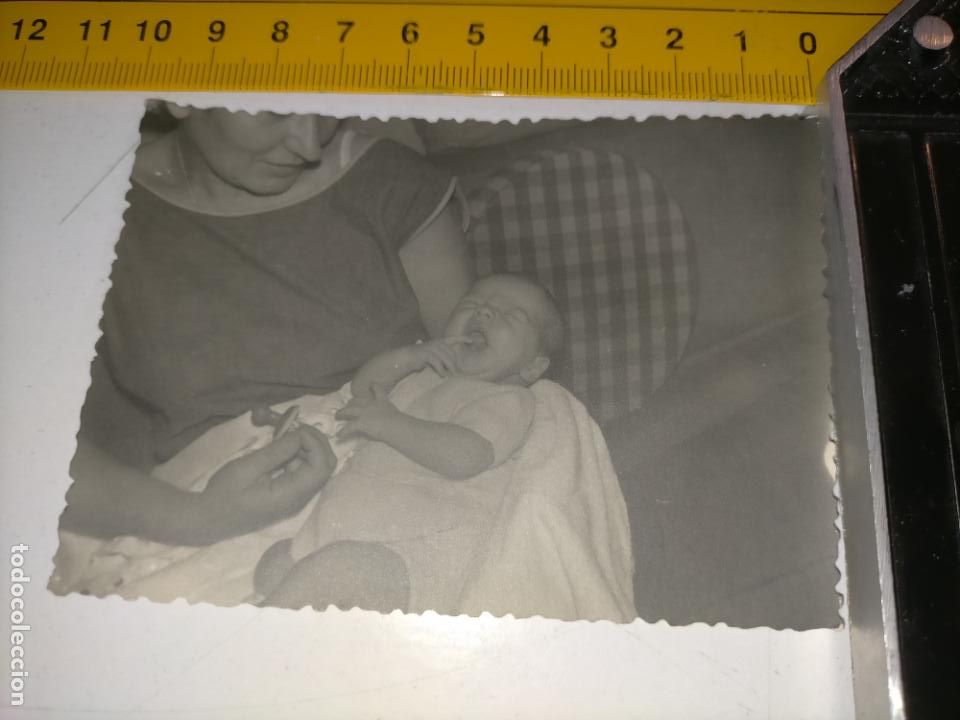 Photographie ancienne: antigua fotografia ------------ foto --- NI&Ntilde;O PEQUE&Ntilde;O BOZTEZANDO Y MADRE CON EL PIPO