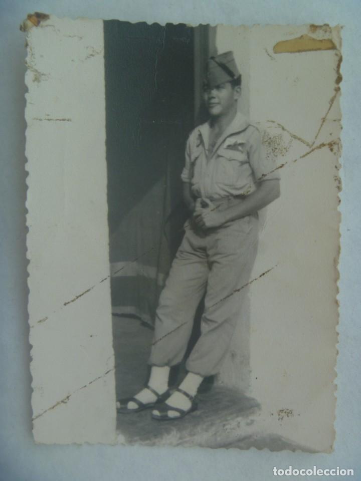 Fotograf&iacute;a antigua: LA LEGION : FOTO DE LEGIONARIO CON SANDALIAS