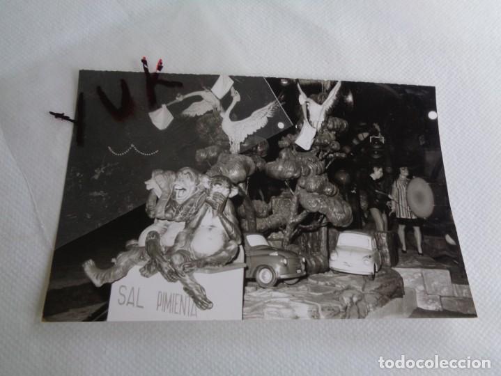 Photographie ancienne: DETALLE DE FOTO DE FALLA DEL PILAR - A&Ntilde;OS 60- FALLAS VALENCIA