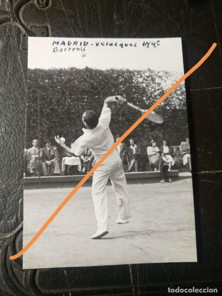 Fotograf&iacute;a antigua: Fotograf&iacute;a antigua de Madrid.instalaciones deportivas canal Isabel II. Tenista. FOTO A&Ntilde;OS 40
