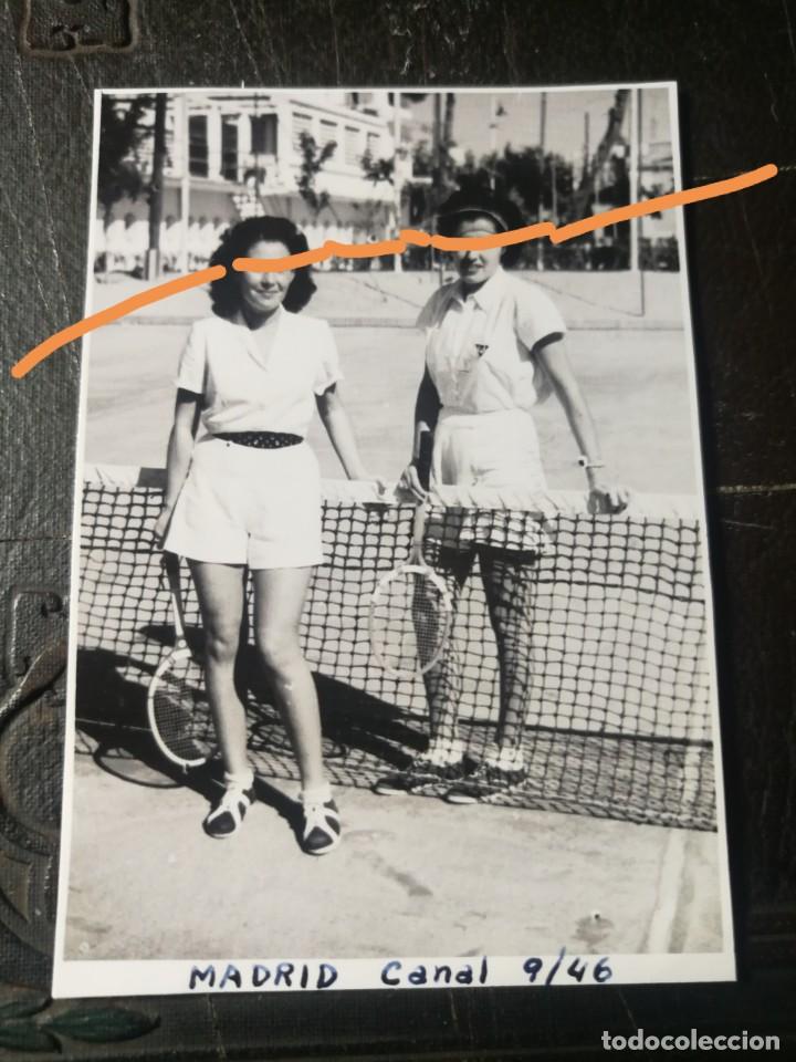 Fotograf&iacute;a antigua: Fotograf&iacute;a antigua de Madrid.instalaciones deportivas canal Isabel II. Tenista. FOTO A&Ntilde;OS 40