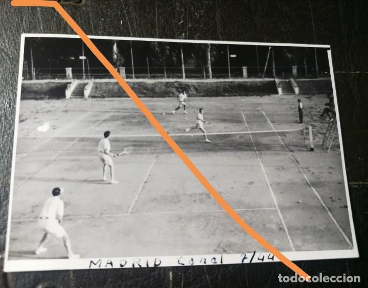 Fotograf&iacute;a antigua: Fotograf&iacute;a antigua de Madrid.instalaciones deportivas canal Isabel II. Tenista. FOTO A&Ntilde;OS 40