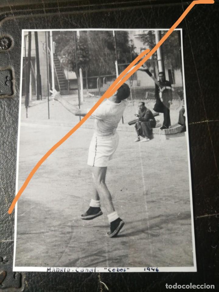 Fotograf&iacute;a antigua: Fotograf&iacute;a antigua de Madrid.instalaciones deportivas canal Isabel II. Tenista. FOTO A&Ntilde;OS 40