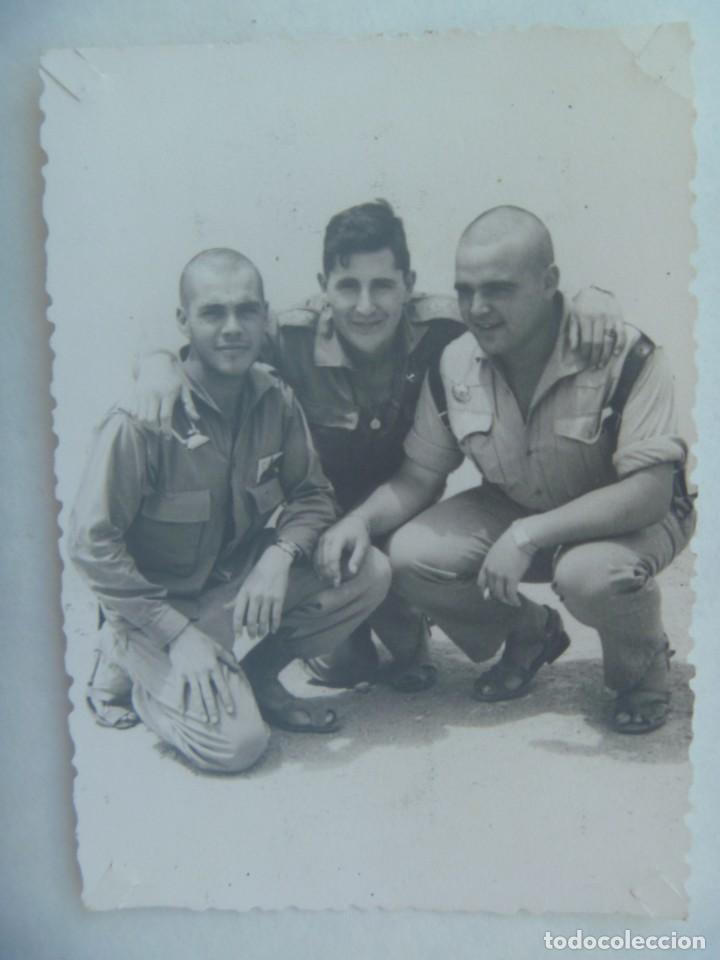 Fotograf&iacute;a antigua: LA LEGION : FOTO DE LEGIONARIOS CON SANDALIAS, PELADOS AL RAPE. EL SAHARA