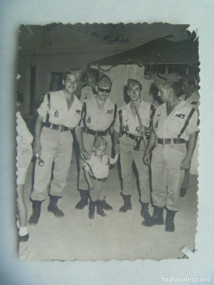 Fotograf&iacute;a antigua: LA LEGION : FOTO DE LEGIONARIOS CON NI&Ntilde;O UNIFORMADO